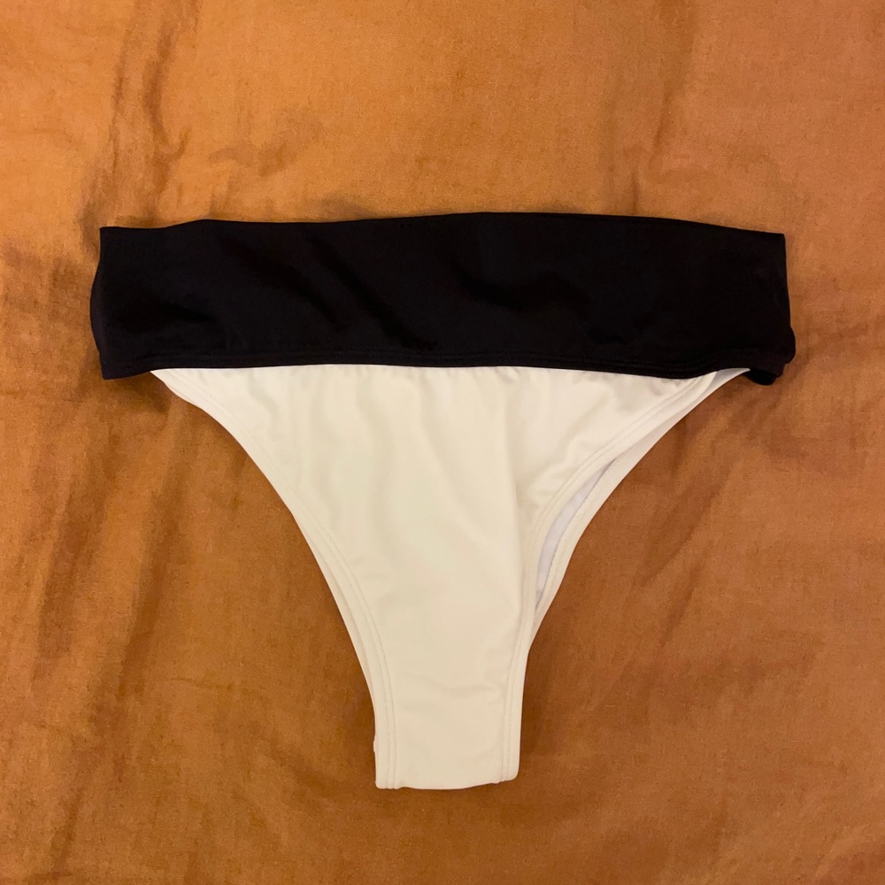 Billabong black and white high cut bottoms